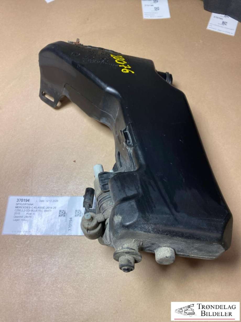 Spylertank til Mercedes C-Klasse, 2014-2018 (Fase 1) (W205) (W205) (A2058600360)
