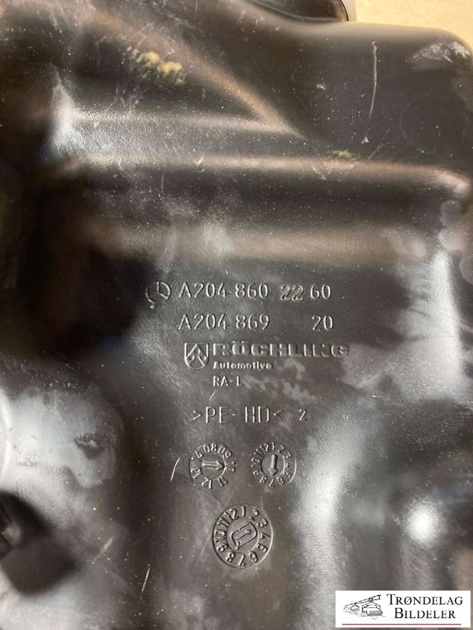 Spylertank til Mercedes C-Klasse 2007-2011 (Fase 1) (W204) (W204) (A2048691220|A2048602260|)