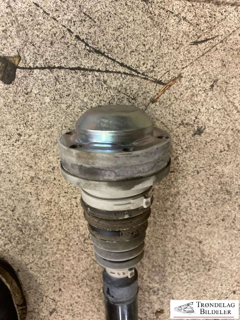 Drivaksel høyre foran, diesel/manuell til VW Caddy 2010-2015 (Type III, Fase 2)  (2K0407272E|2K0407272EX|3Q0407762LX|3Q0407272AB|)