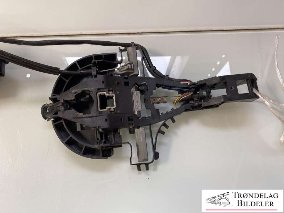 Låsekasse høyre bak til Jaguar XF 2008-2015 (X250) (X250) (C2Z6343|6W83442A66CB|)