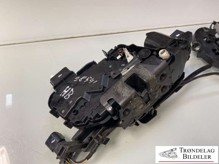 Låsekasse høyre bak til Jaguar XF 2008-2015 (X250) (X250) (C2Z6343|6W83442A66CB|)