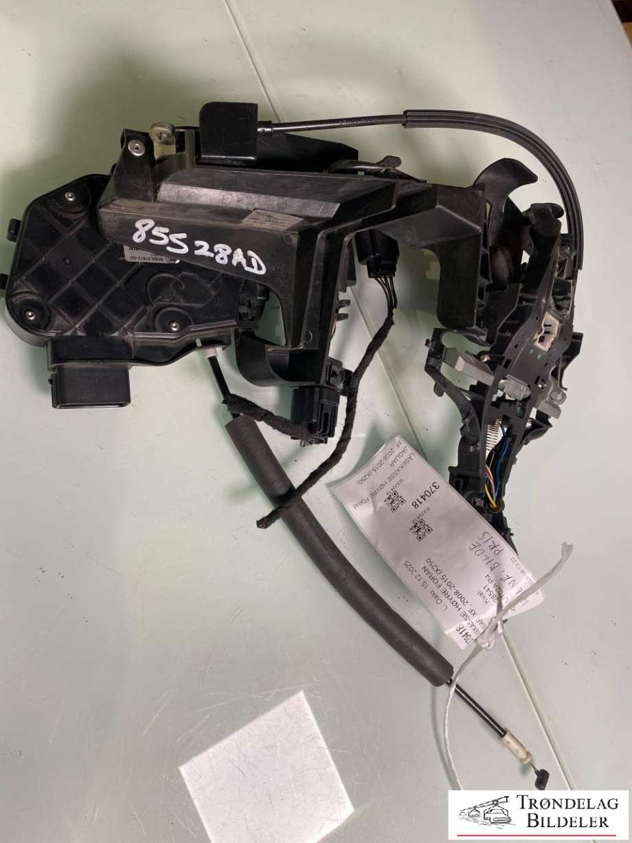 Låsekasse høyre foran til Jaguar XF, 2008-2015 (X250) (X250) (C2P3440 |6W8A21812GC|JDE38172)