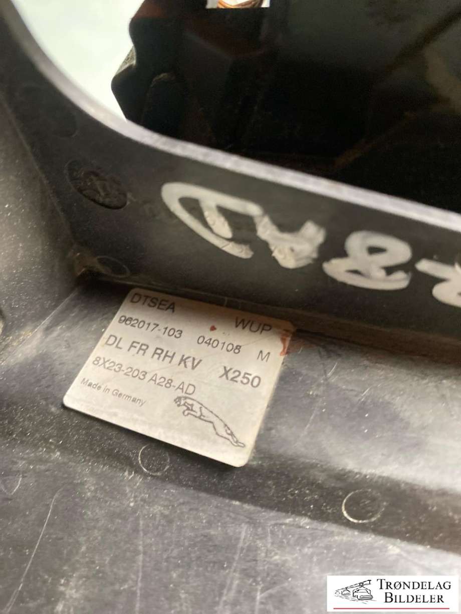 Låsekasse høyre foran til Jaguar XF 2008-2015 (X250) (X250) (C2P3440 |6W8A21812GC|JDE38172|6W8A21812GF|C2Z1098|8X23235A90AD|C2P14341 |3N53224N02BB)