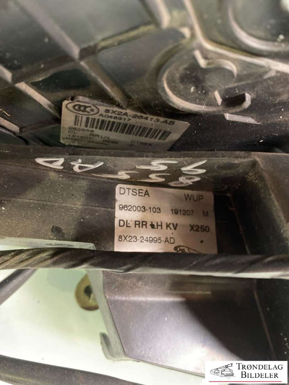 Låsekasse venstre bak til Jaguar XF 2008-2015 (X250) (X250) (8X2A26413AB|C2Z3286|C2Z31364 |8X2A26413AE|C2Z1100 |8X23235A93AD)