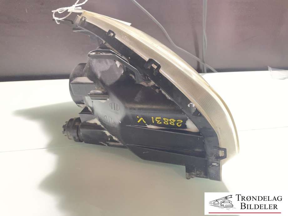 Frontlykt venstre halogen til Toyota RAV4 2000-2006 (Type II) (8115042160|)