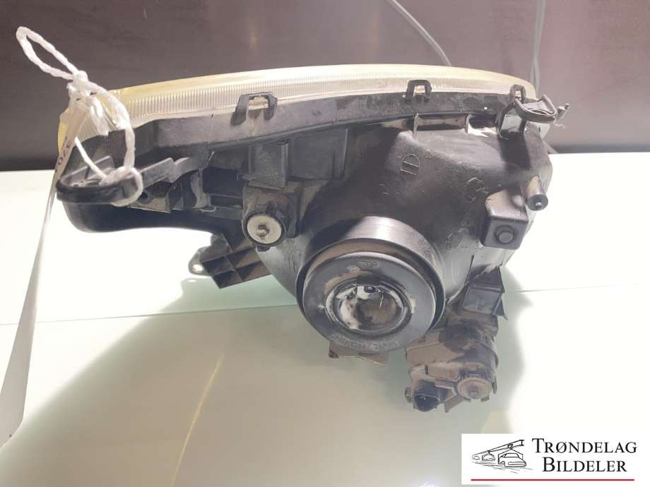 Frontlykt venstre halogen til Toyota RAV4 2000-2006 (Type II) (8115042160|)