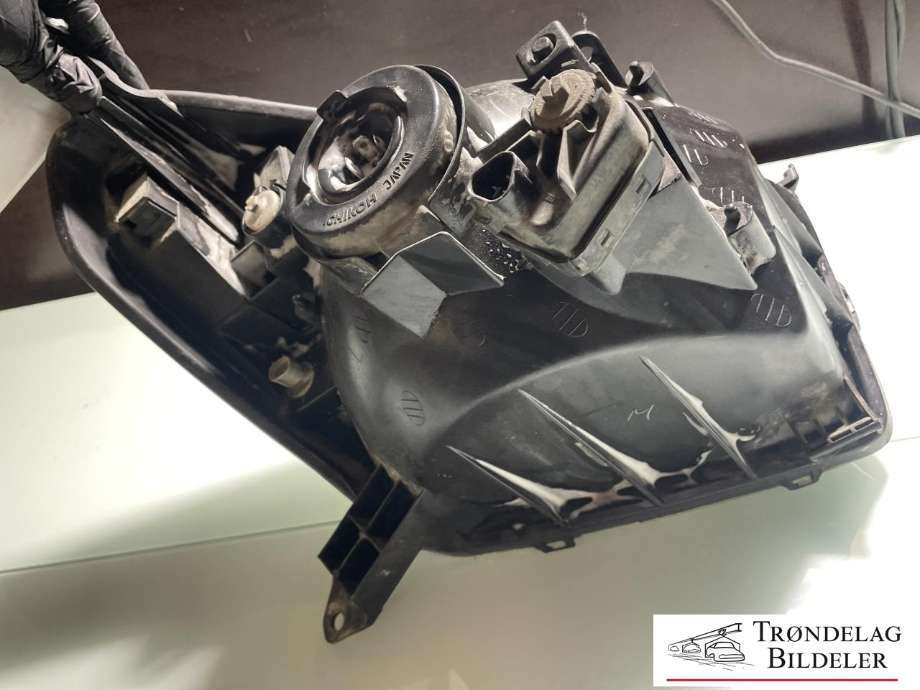 Frontlykt venstre halogen til Toyota RAV4 2000-2006 (Type II) (8115042160|)