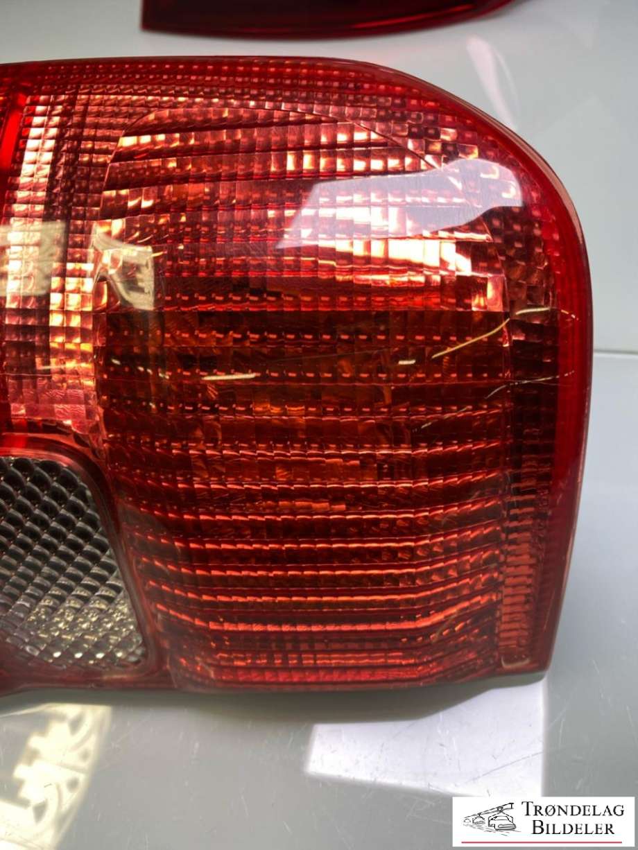 Baklykt høyre til Toyota RAV4 2000-2006 (Type II)  (8155142060|)