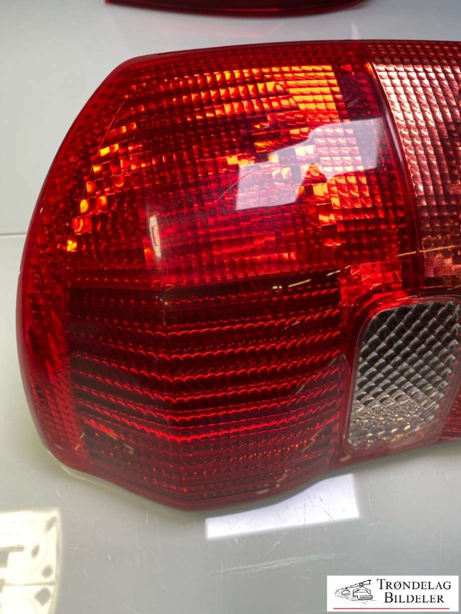 Baklykt høyre til Toyota RAV4 2000-2006 (Type II)  (8155142060|)