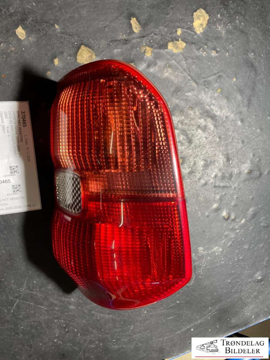 Baklykt venstre til Toyota RAV4 2000-2006 (Type II) (8156142060|)