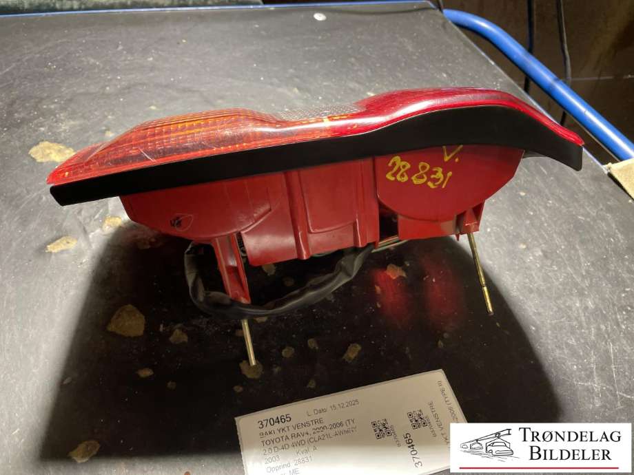 Baklykt venstre til Toyota RAV4 2000-2006 (Type II) (8156142060|)