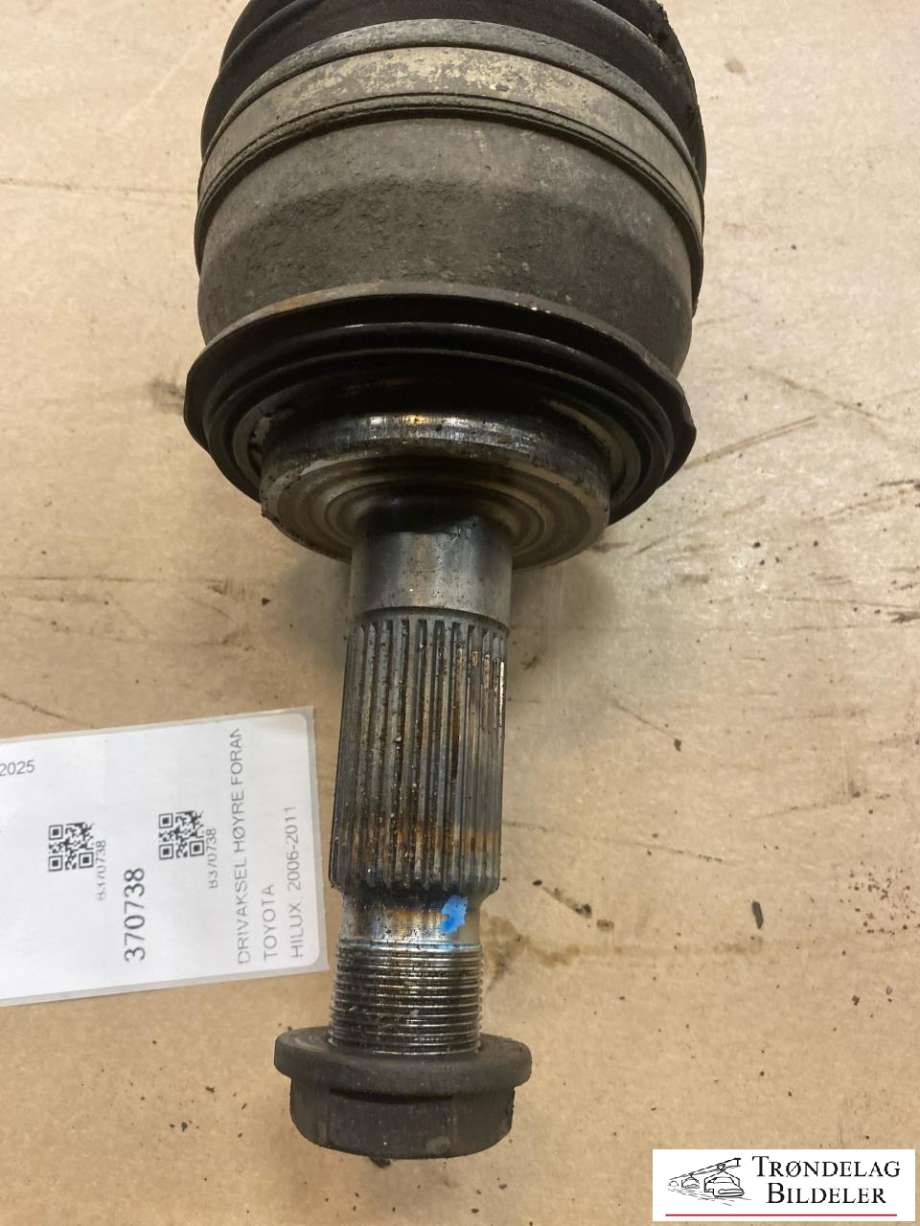 Drivaksel høyre foran til Toyota Hilux 2006-2011 (434300K020|434300K022|)