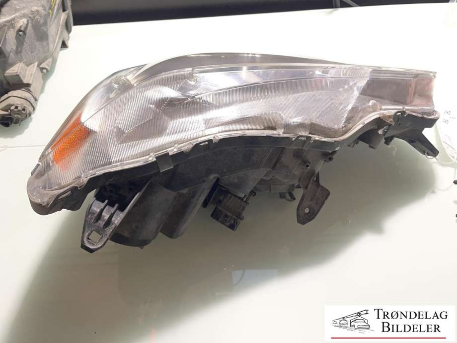 Frontlykt venstre xenon til Mitsubishi Outlander 2010-2012 (Type II, Fase 2)  (8301B557|8301C411|)