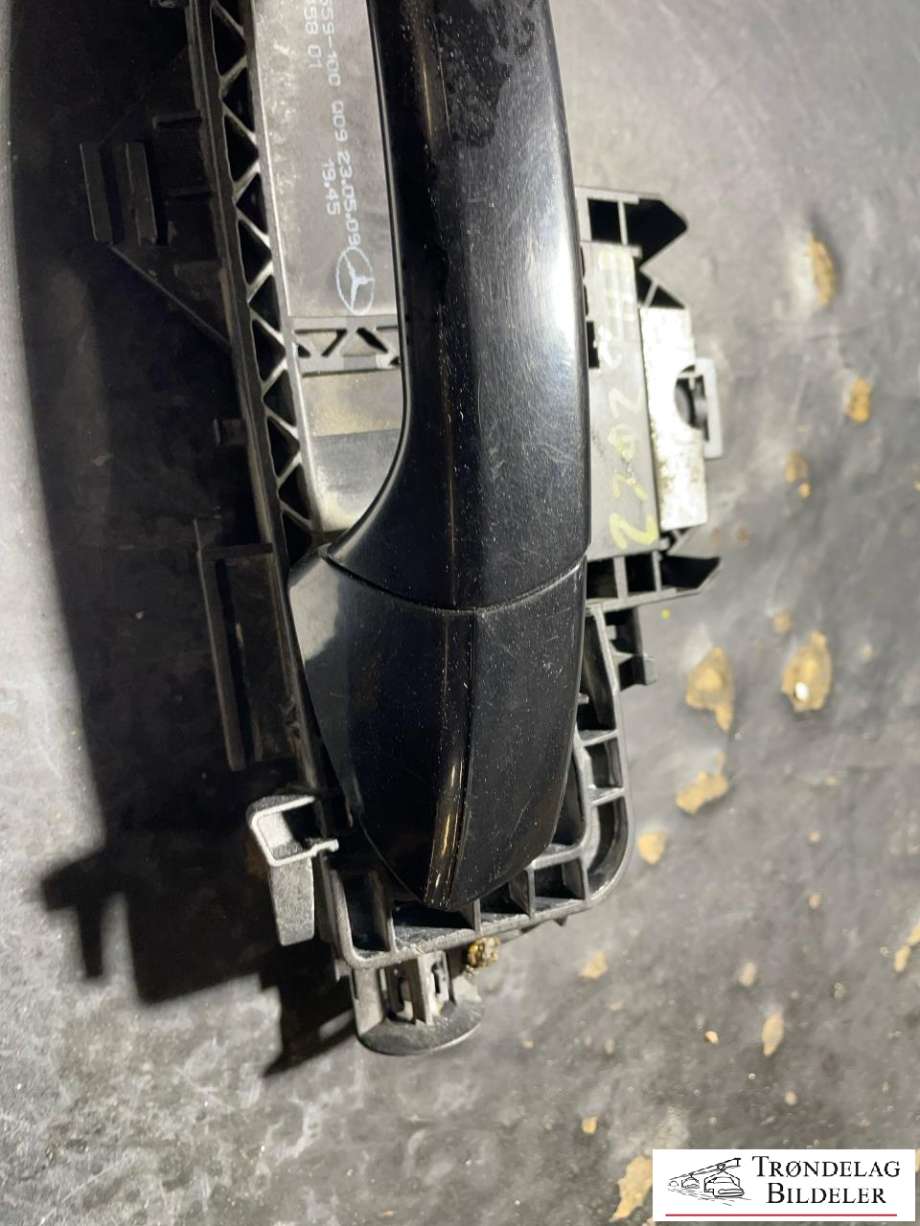 Dørhåndtak utv høyre bak til Mercedes GLK 2008-2015 (X204) (X204) (A 204 760 0834|A 204 760 02 70  9197|)