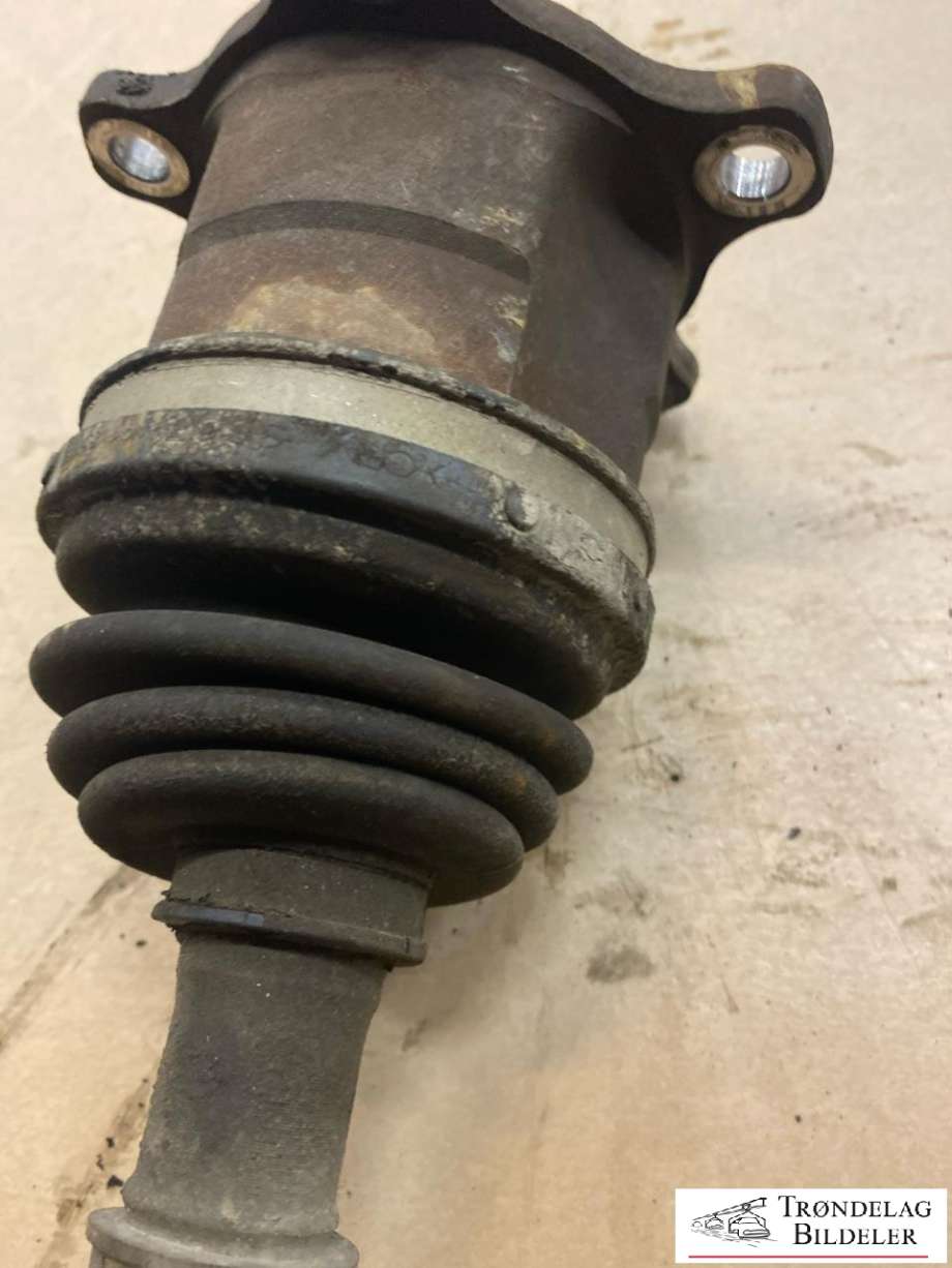 Drivaksel høyre foran til Nissan X-Trail 2002-2007 (T30) (T30) (391008H710|39100-8H712|39100-8H715|39100-9H610|VKJC 7338)