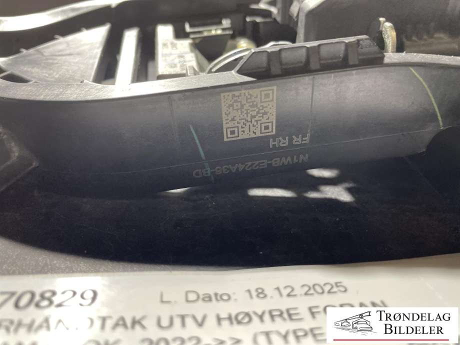 Dørhåndtak utv høyre foran til VW Amarok 2022-->> (Type II) (2HJ 837 205 K|)