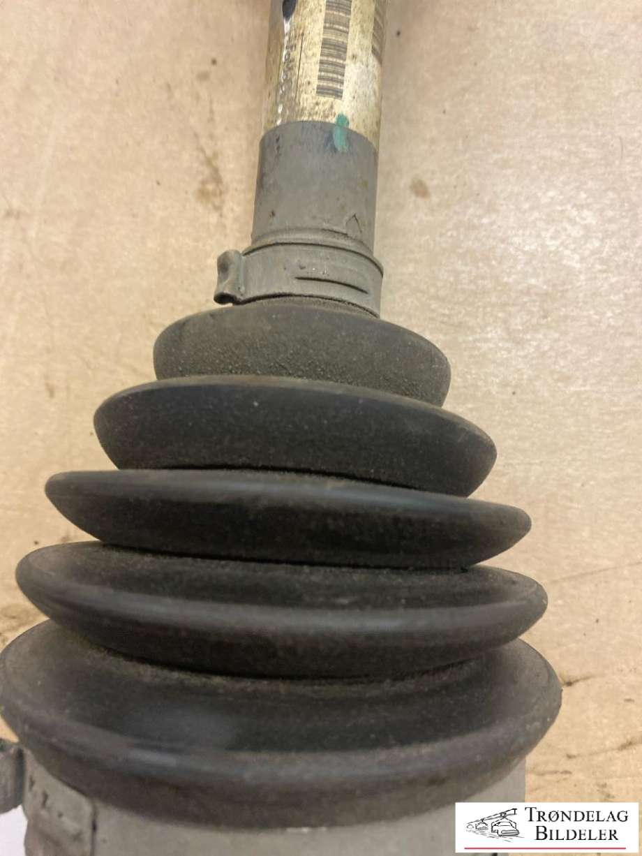 Drivaksel høyre foran til Volvo S80 2006-2013 (Type II, Fase 1)  (36011300|31272549|31259436|30651675|30783206)