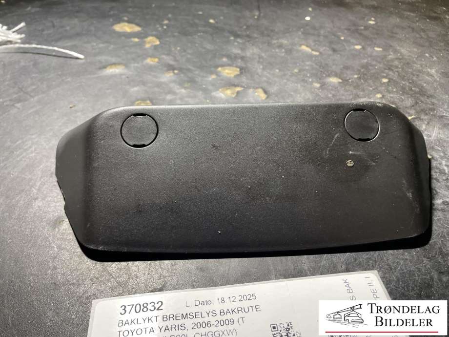 Baklykt bremselys bakrute til Toyota Yaris 2006-2009 (Type II, Fase 1) (81570-0D040|81977-0D020|288-16698)