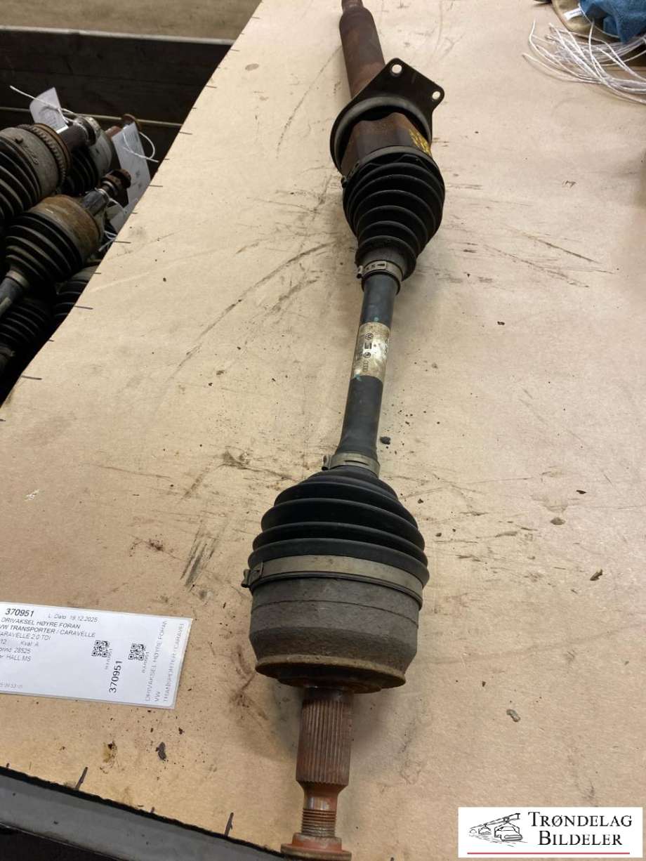 Drivaksel høyre foran til VW Transporter / Caravelle 2009-2015 (Fase 2) (T5) (T5) (7E0 407 272 BC|7LA 407 272 C|7E0 407 452 JX)