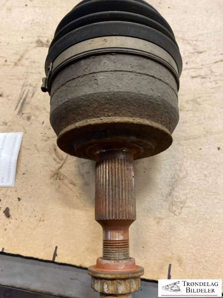 Drivaksel høyre foran til VW Transporter / Caravelle 2009-2015 (Fase 2) (T5) (T5) (7E0 407 272 BC|7LA 407 272 C|7E0 407 452 JX)