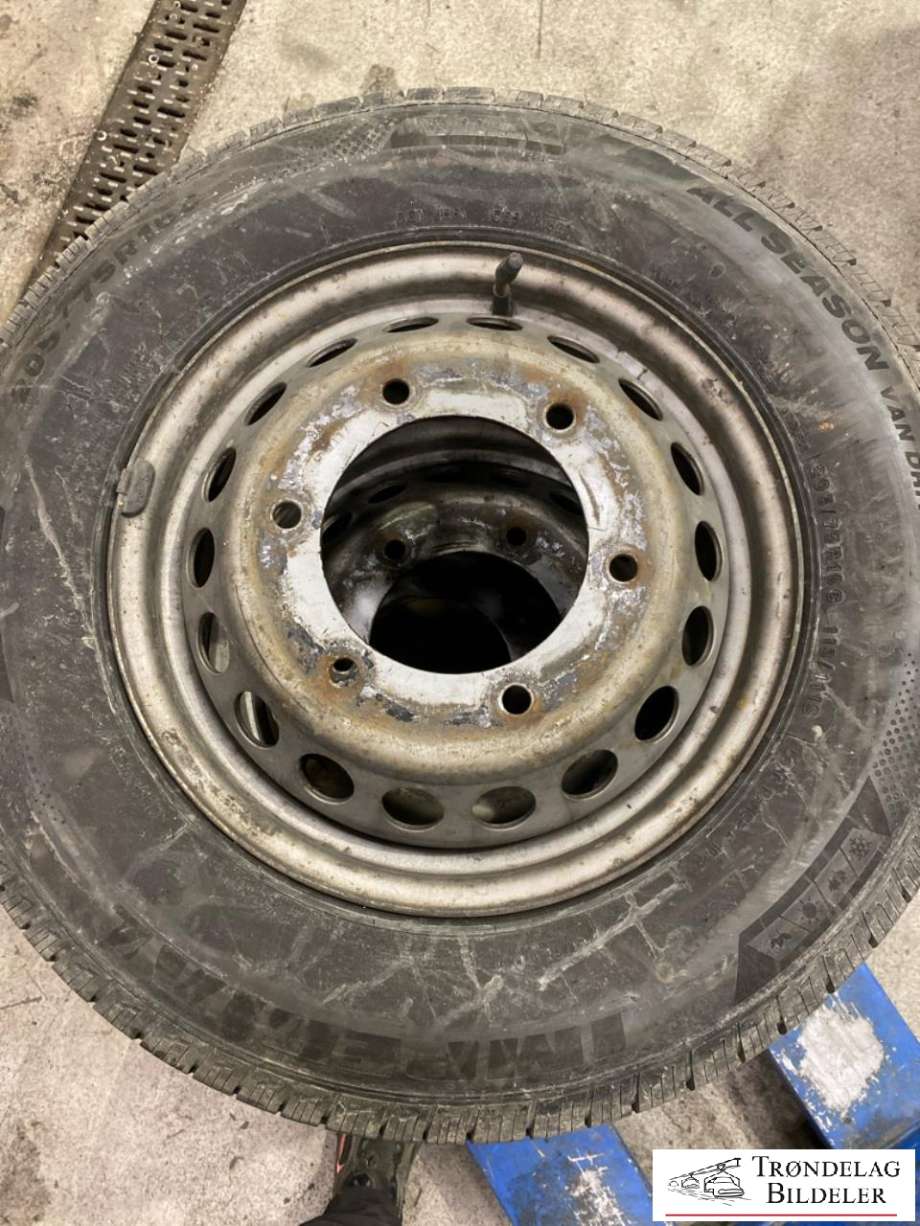 Hjulsett stål vinter til Mercedes Sprinter 2006-2013 (Fase 1) (906) (906) (5 MM MØNSTERDYBDE|205/77 R16C| 5.5JX16 113/111S| /ET117/CB161MM|PROD 13/2020)
