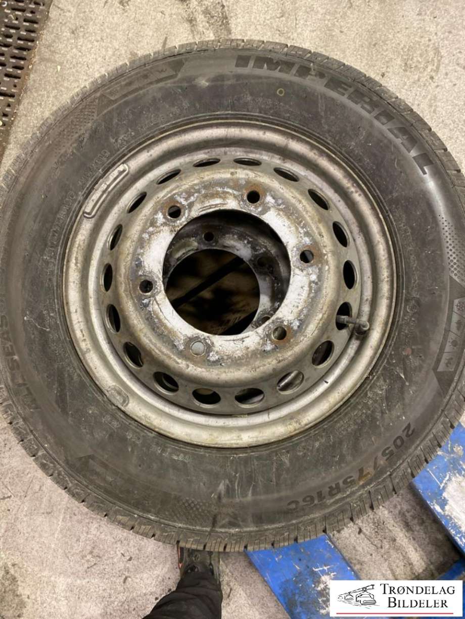 Hjulsett stål vinter til Mercedes Sprinter 2006-2013 (Fase 1) (906) (906) (5 MM MØNSTERDYBDE|205/77 R16C| 5.5JX16 113/111S| /ET117/CB161MM|PROD 13/2020)