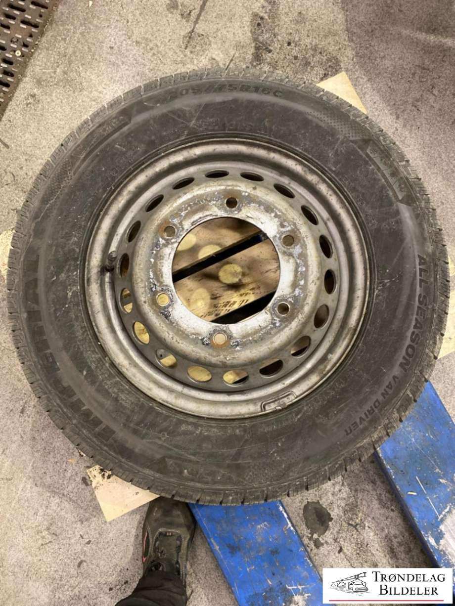 Hjulsett stål vinter til Mercedes Sprinter 2006-2013 (Fase 1) (906) (906) (5 MM MØNSTERDYBDE|205/77 R16C| 5.5JX16 113/111S| /ET117/CB161MM|PROD 13/2020)