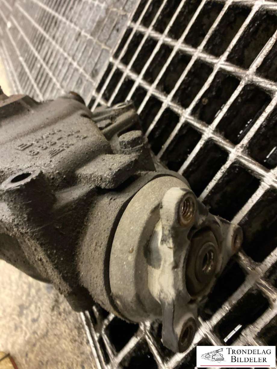 Kardang klokke foran til BMW X5 2000-2006 (E53) (E53) (31 50 7 512 915|)