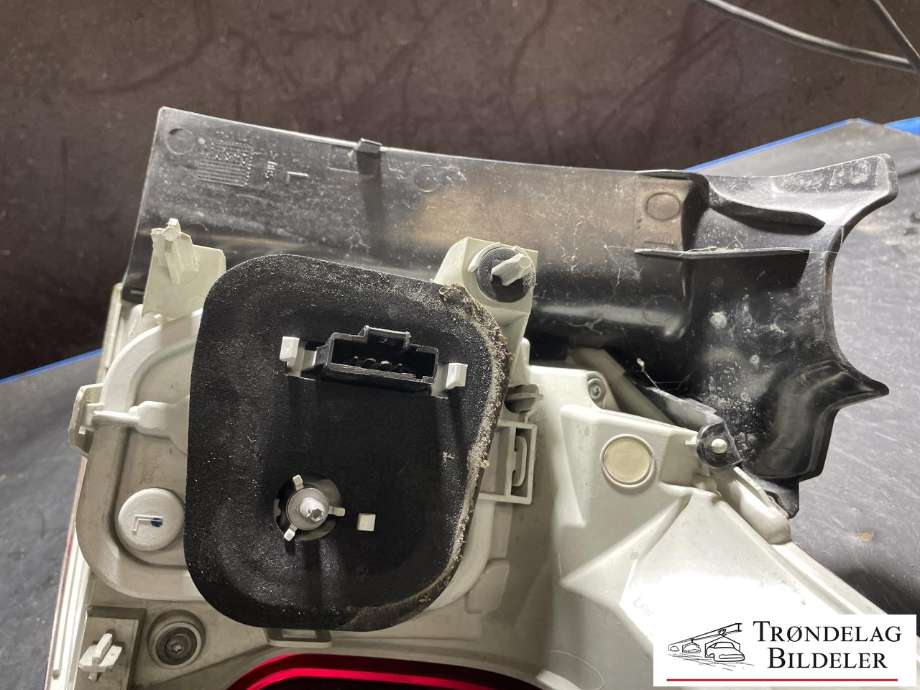 Baklykt venstre ytre til Peugeot 2008 2013-2019 (Type I)  (9678074280|)