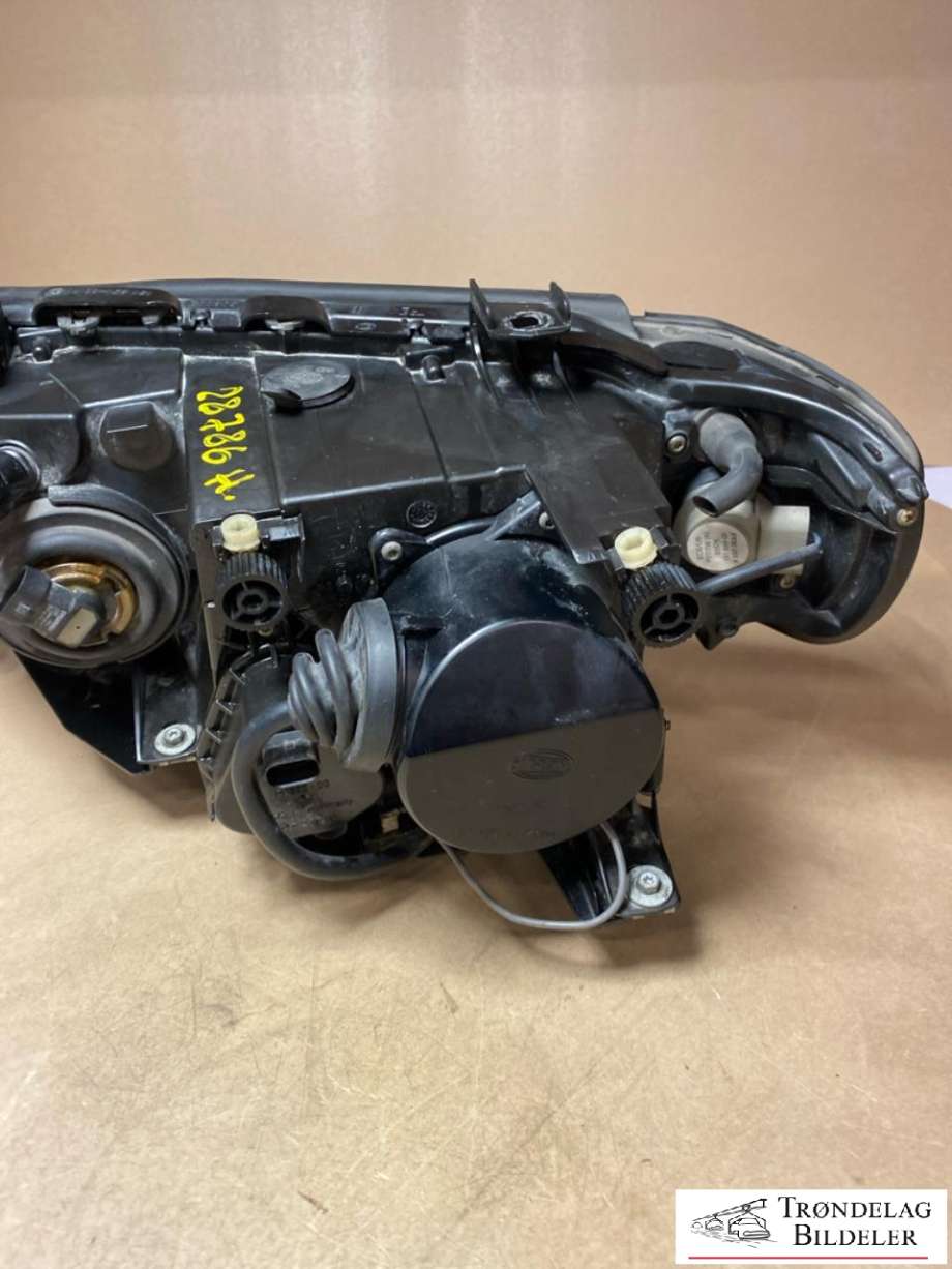 Frontlykt høyre halogen til BMW X5 2000-2006 (E53) (E53) (63 12 6 930 206|)