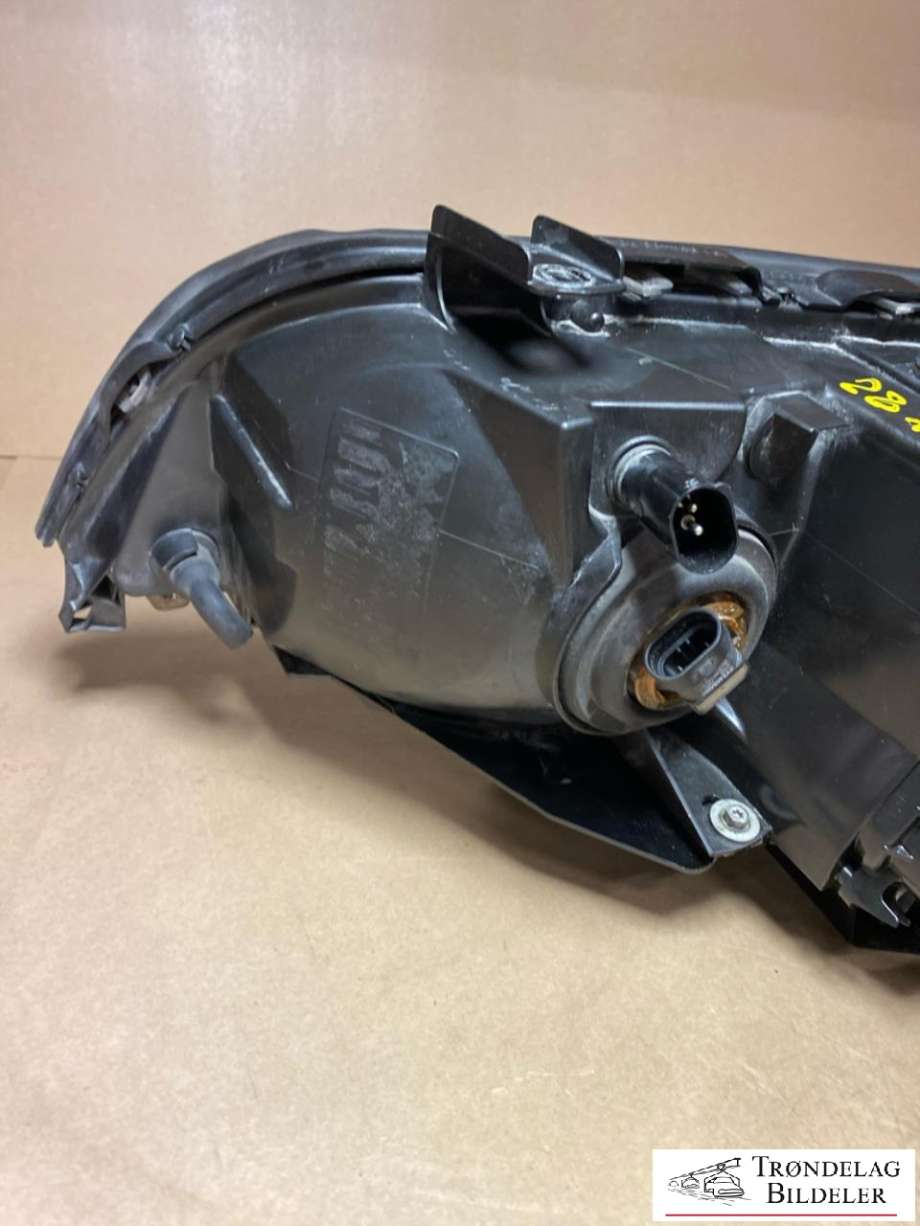 Frontlykt høyre halogen til BMW X5 2000-2006 (E53) (E53) (63 12 6 930 206|)