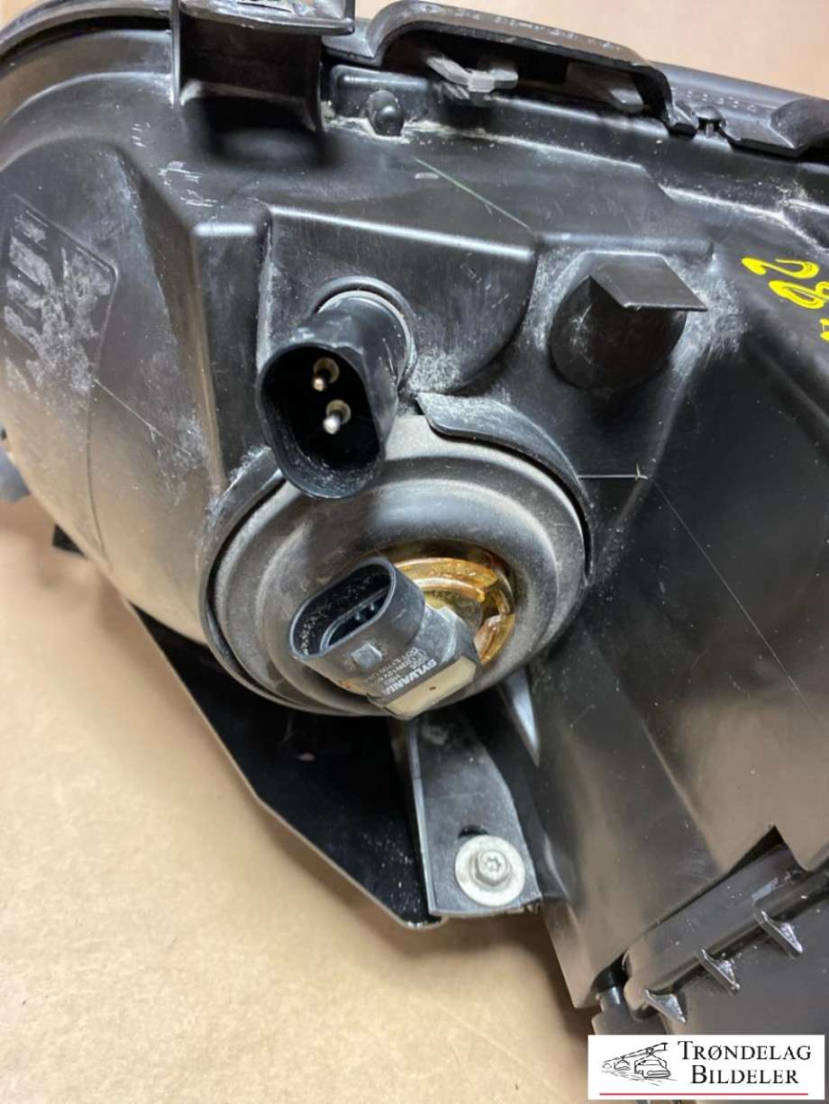 Frontlykt høyre halogen til BMW X5 2000-2006 (E53) (E53) (63 12 6 930 206|)