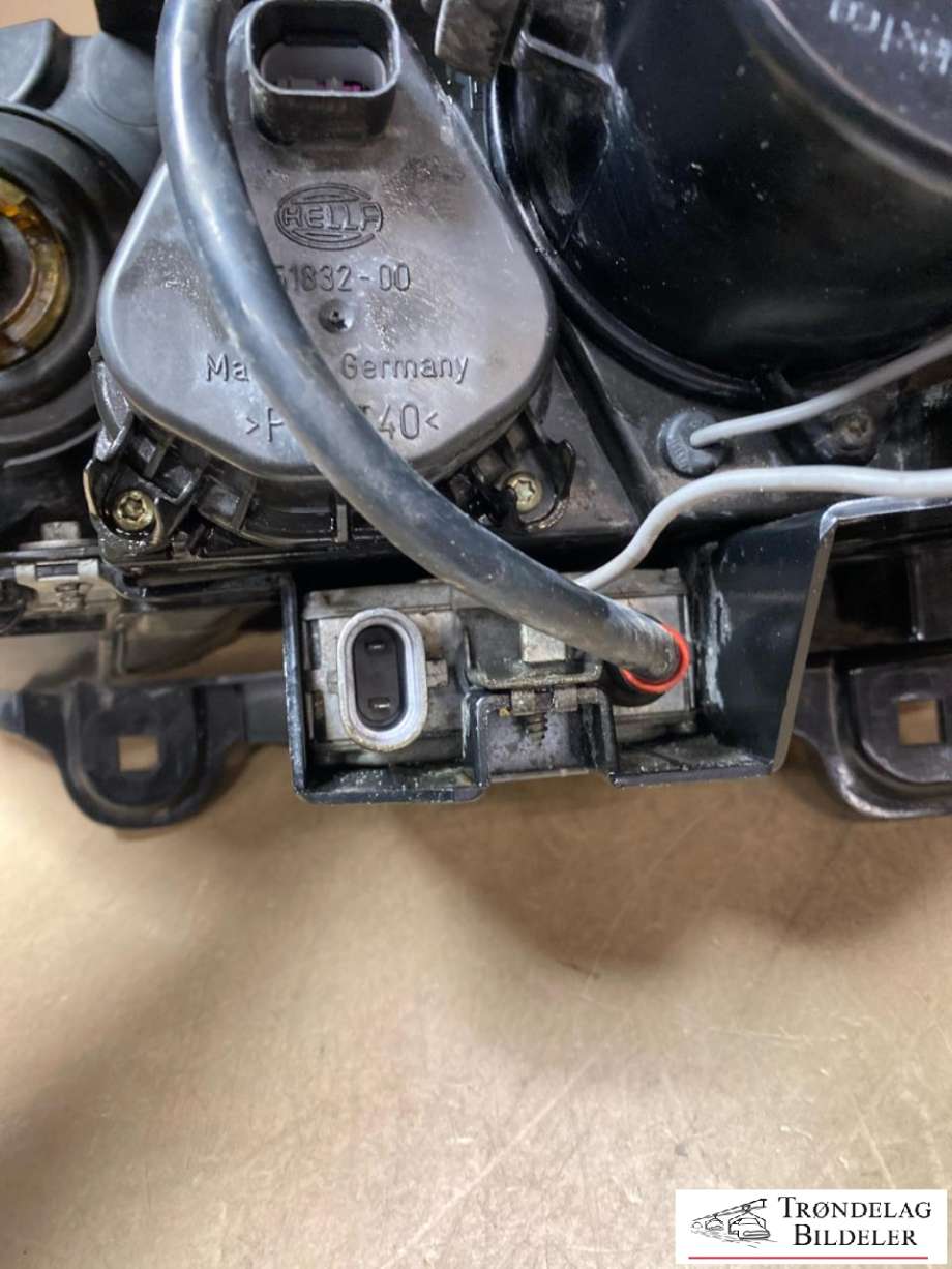 Frontlykt høyre halogen til BMW X5 2000-2006 (E53) (E53) (63 12 6 930 206|)