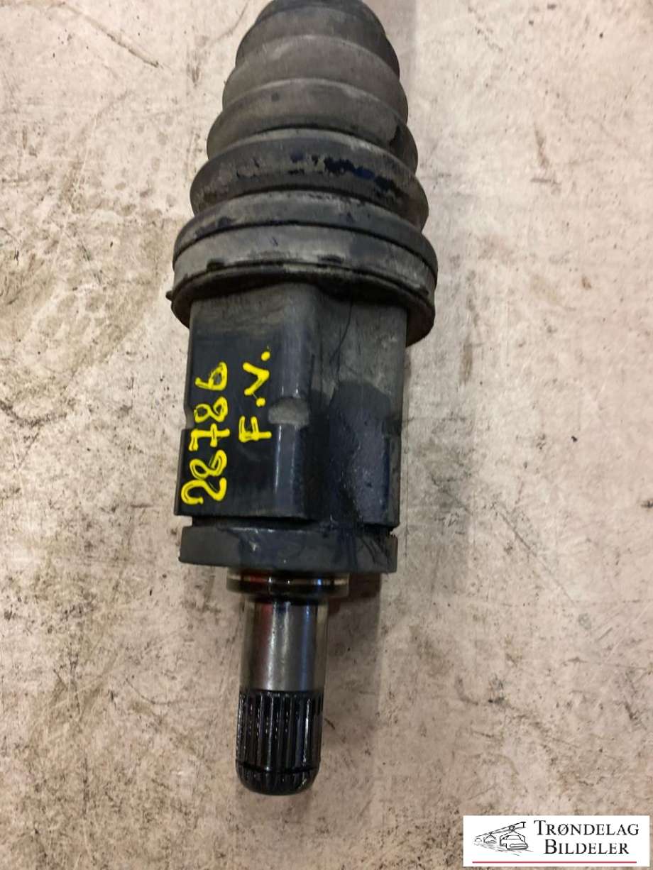 Drivaksel foran til BMW X5 2000-2006 (E53) (E53) (31 60 7 565 313|31 60 7 565 314|)