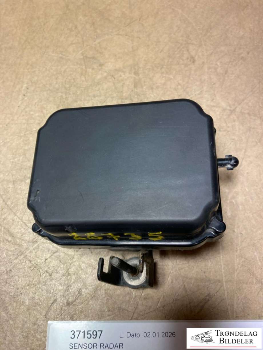 Sensor radar til Toyota RAV4, 2016-2019 (Type IV, Fase 2)  (8821047090)