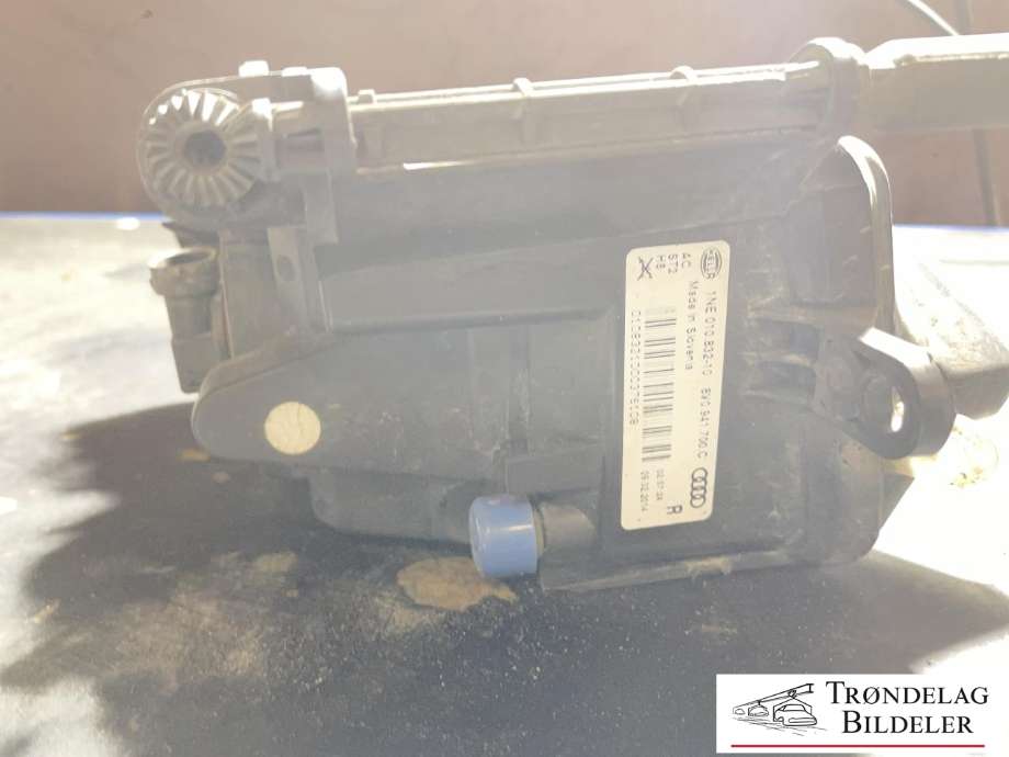 Tåkelykt høyre foran til Audi A3 2012-2016 (Type III, Fase 1)  (HELLA|8V0 941 700 C|8V0 941 700 H|1NE010832-10)