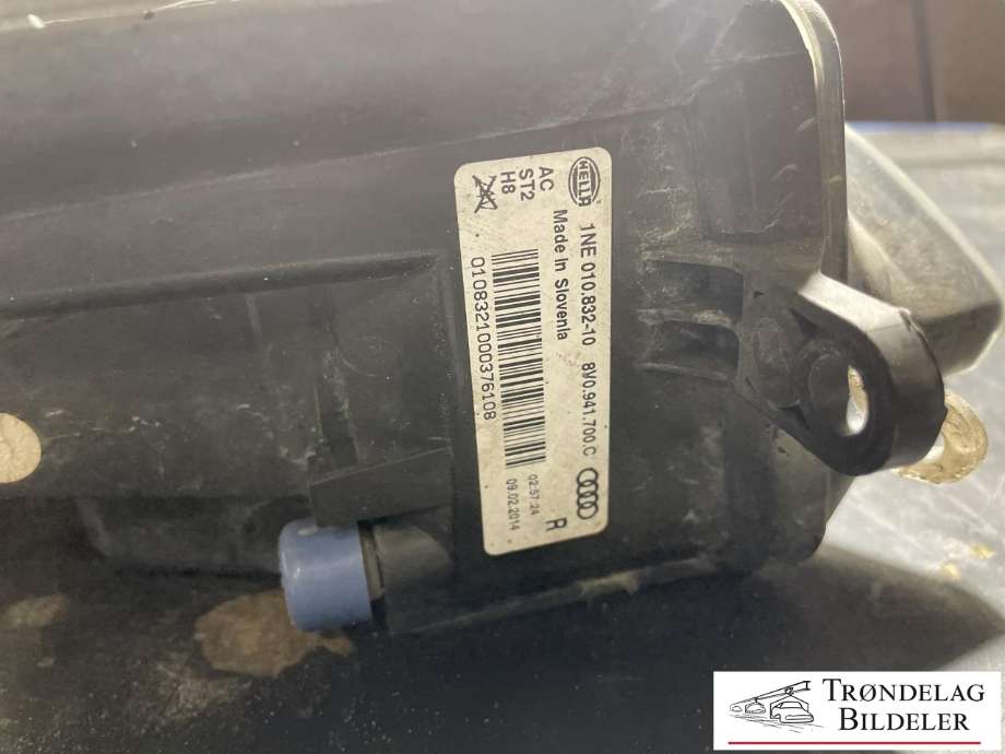 Tåkelykt høyre foran til Audi A3 2012-2016 (Type III, Fase 1)  (HELLA|8V0 941 700 C|8V0 941 700 H|1NE010832-10)