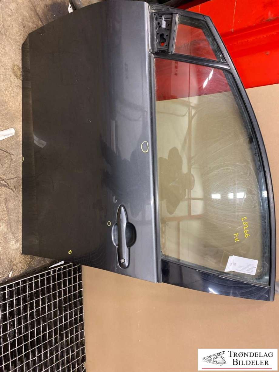 Dør venstre foran til Toyota Prius 2016-2023 (Type IV) (combi) (combi) (6700147153|)