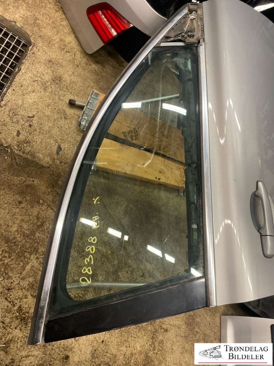 Dør høyre foran til Volvo S80 2006-2013 (Type II, Fase 1)  (31335589|30649225|)