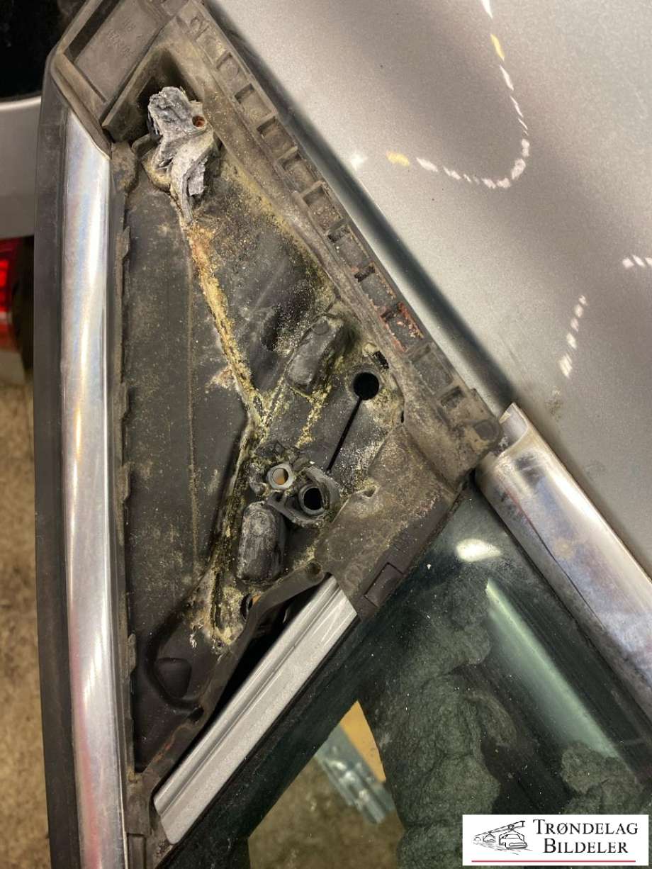Dør høyre foran til Volvo S80 2006-2013 (Type II, Fase 1)  (31335589|30649225|)