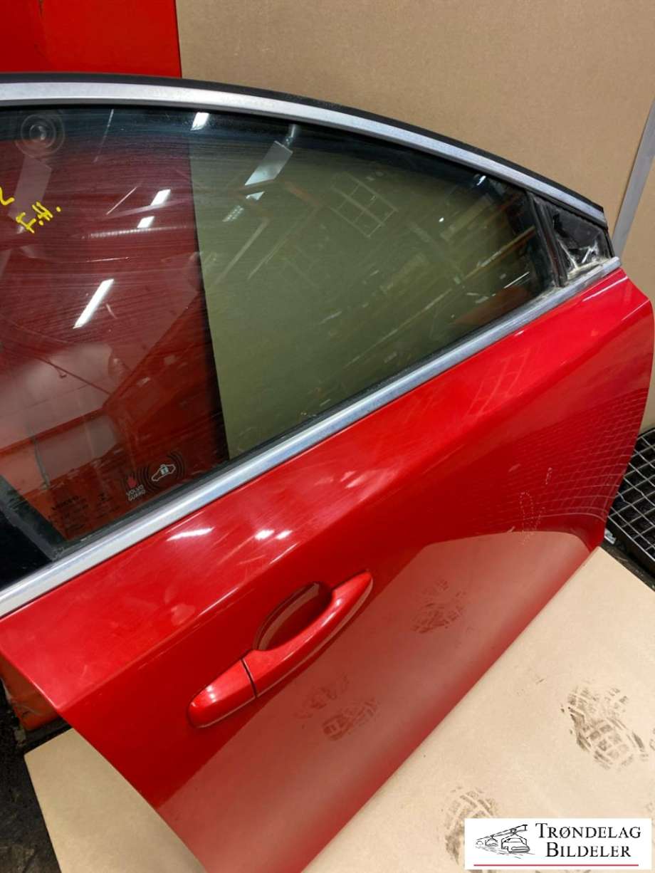 Dør høyre foran til Volvo V40 2012-2019 (32321019|31278420|)