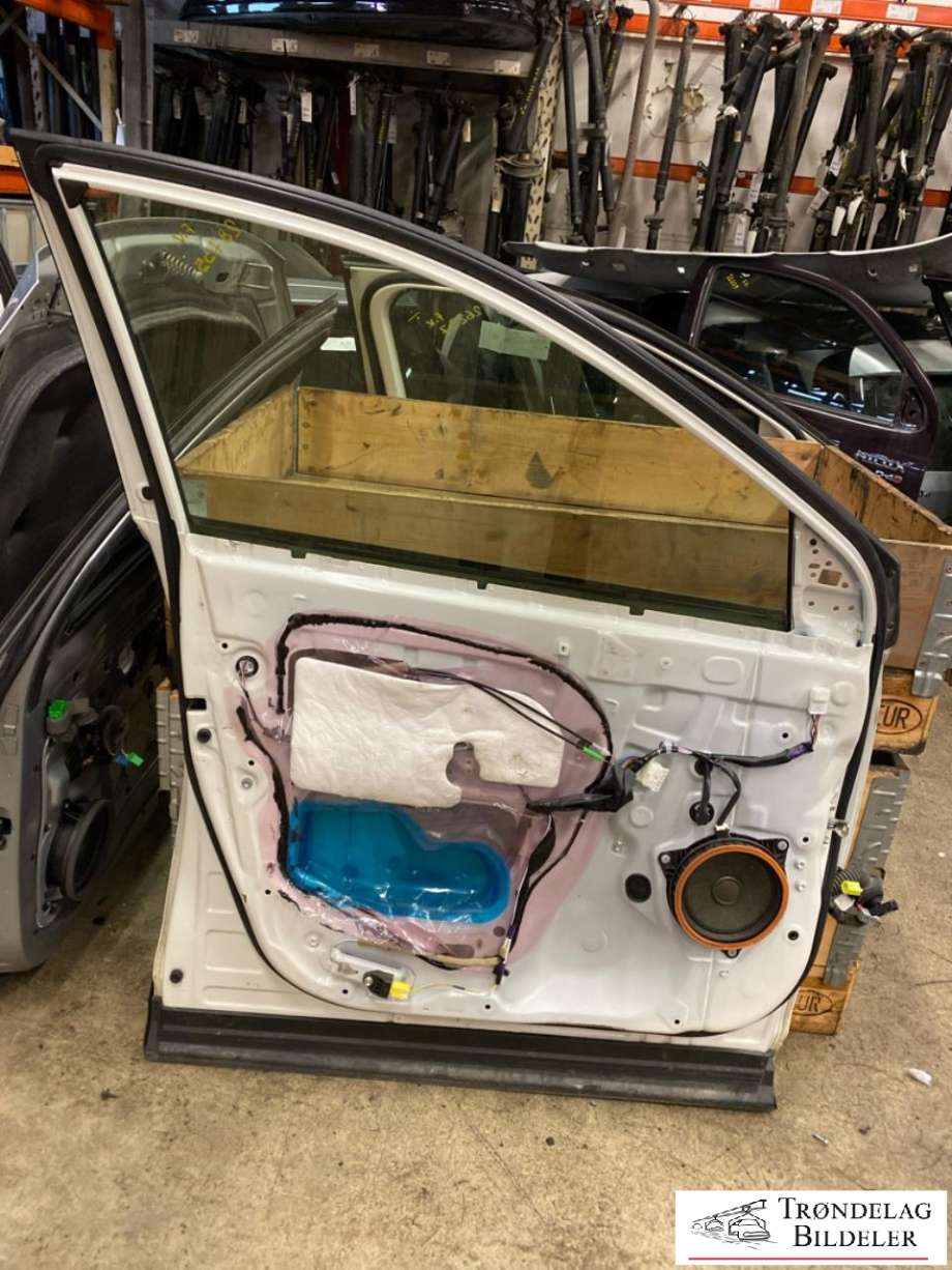 Dør venstre foran til Toyota RAV4 2016-2019 (Type IV, Fase 2)  (6700242150|)