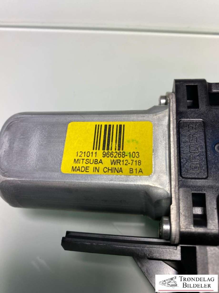 Ruteheis, kun motor, venstre foran til Volvo V40 2012-2019  (966268103|)