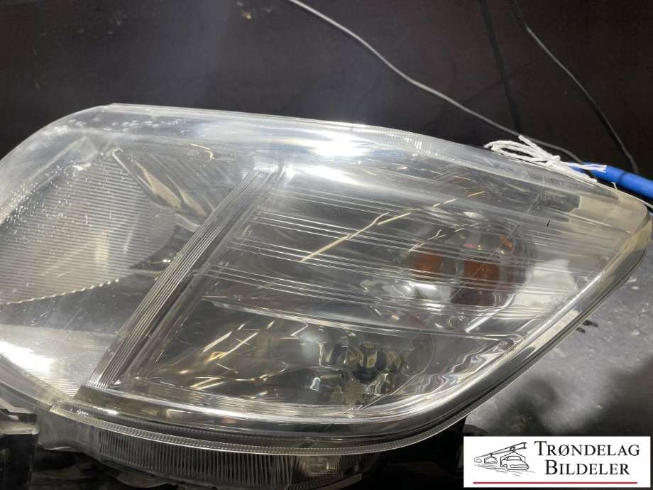 Frontlykt venstre halogen til Toyota Hilux 2012-2016 (811500K440|)