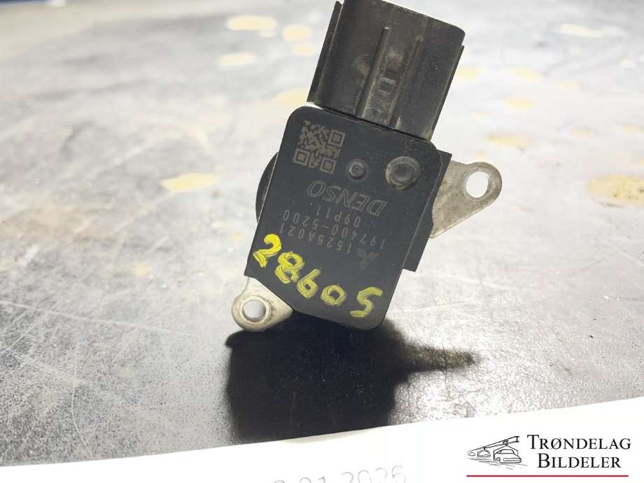 Luftmengde/luftmassemåler til Mitsubishi Outlander 2012-2015 (Type III, Fase 1)  (1525A021|22204-0P020|22204-37010|22204-0T020|22204-0T030|22204-0T040|22204-0V010|22204-0V020|22204-28010|1525A033|13800-54L00|31380619|13800-80JA0|39320-52000)