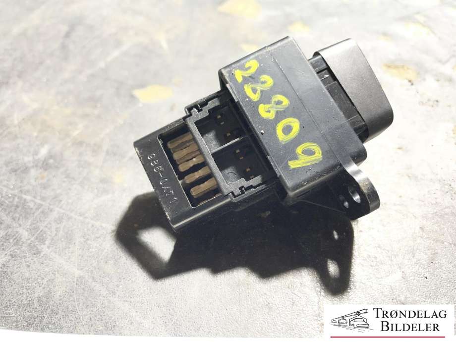 Bryter nødblink til Toyota Hilux 2006-2011  (84332-0K010|)