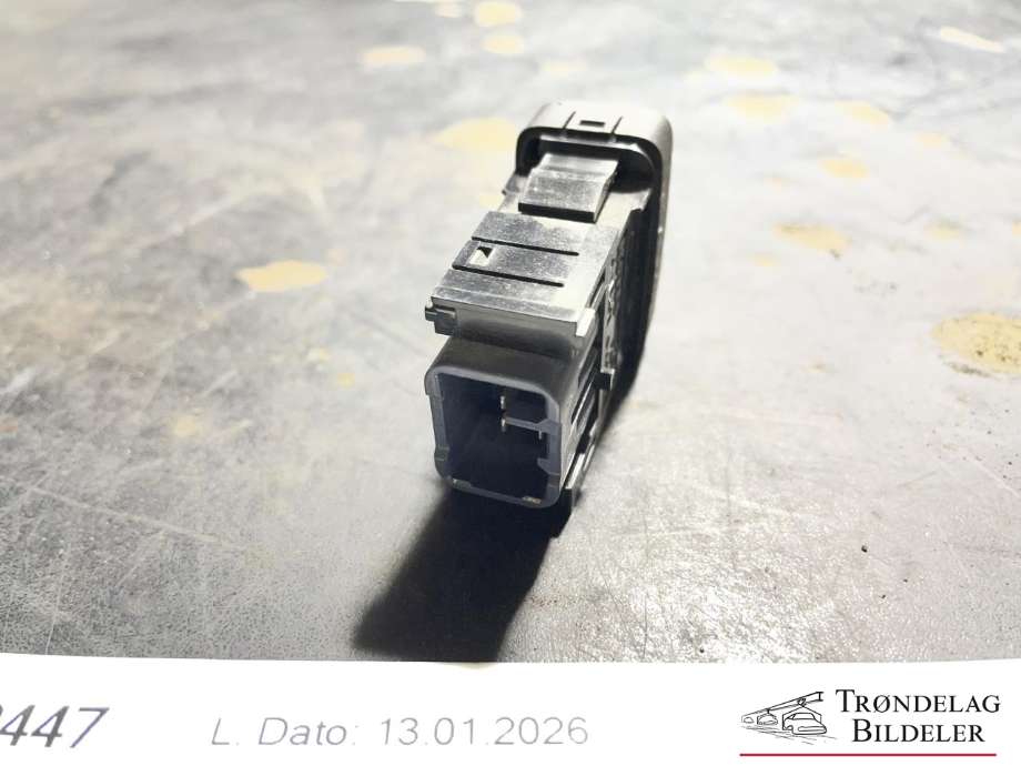 Bryter lys til Toyota Hilux 2006-2011  (84152-33030|)