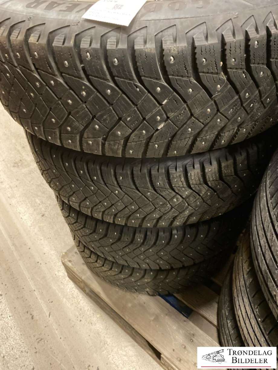 Hjulsett aluminium vinter til Mazda CX-5 2012-2017 (Type I)  (GOOD YEAR|215/65 R17| 103T| 7X17| 5X114.3 (5X4.5) /ET50/CB67|1MM|7|5MM MØNSTERDYBDE PIGGDEKK|PROD 04/2022)