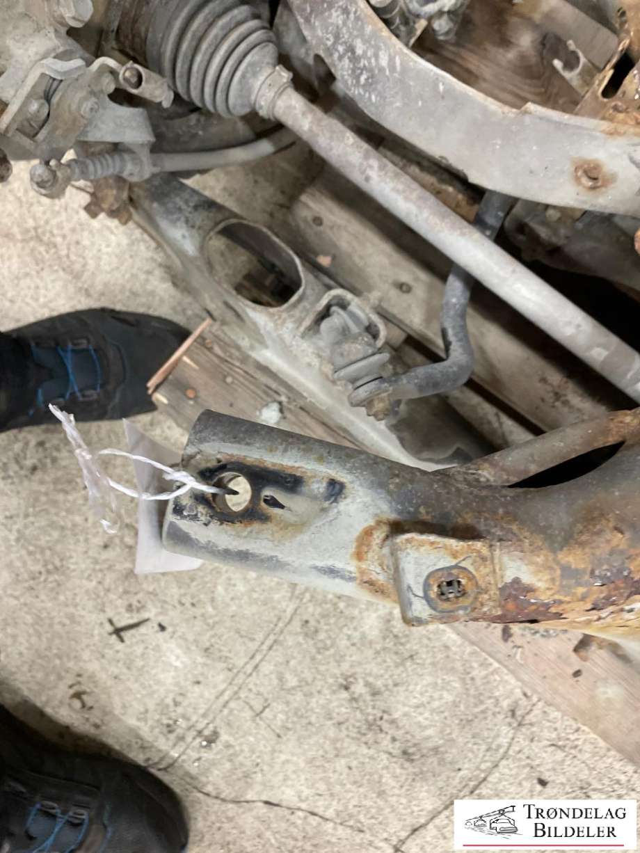 Travers bak til Mitsubishi Outlander 2012-2015 (Type III, Fase 1)  (4100A095|)