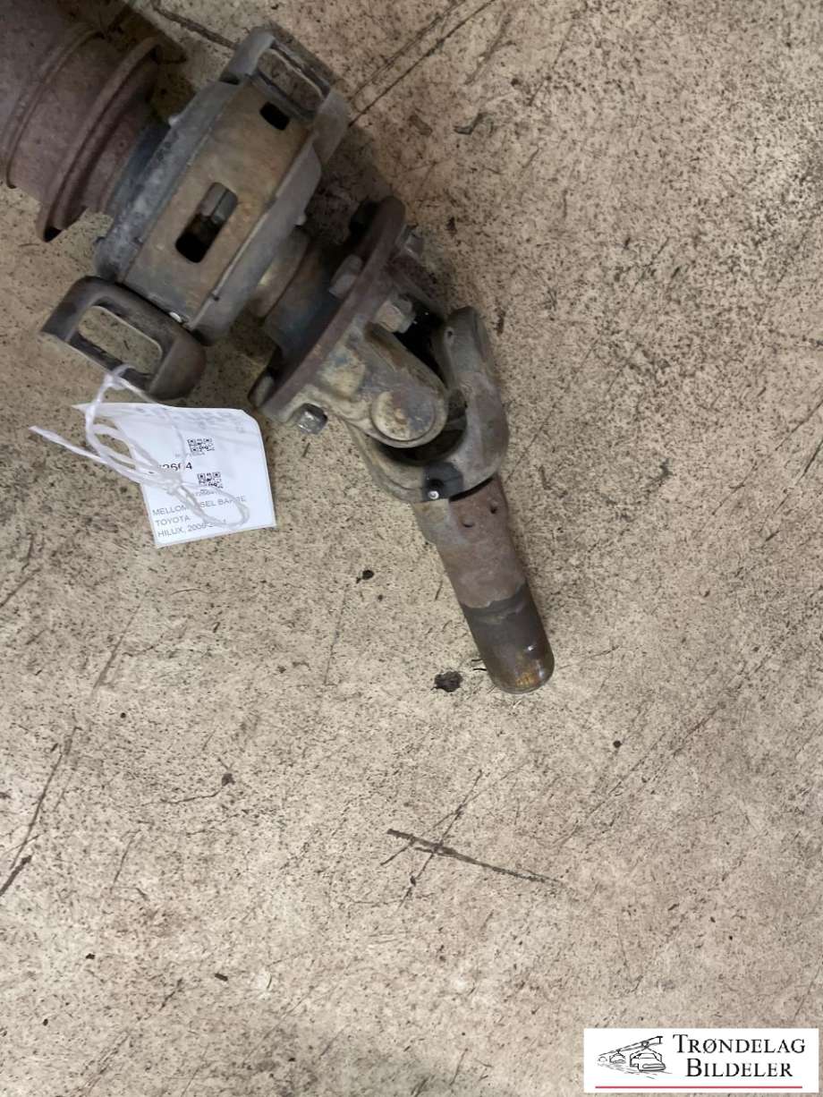 Mellomaksel bakre til Toyota Hilux 2006-2011  (371000K030|)